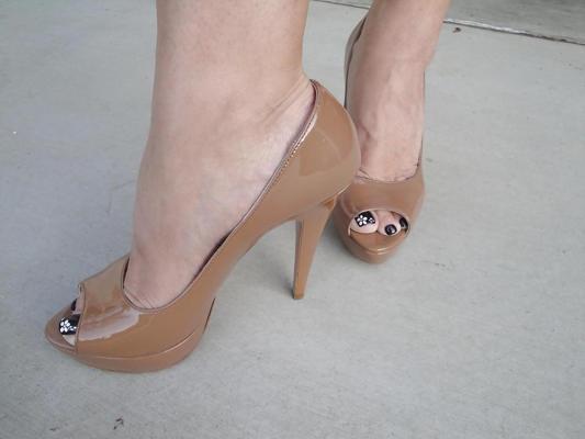 25P Milf with sweet feet