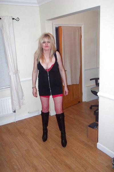 25P Slut Milf in High Heels