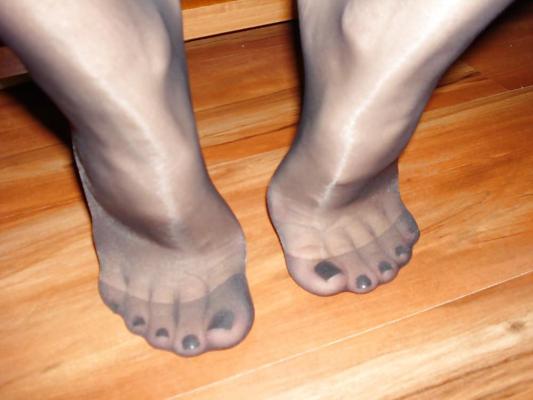 9P Amateur Black Stockings Feet Soles Enjoy :)