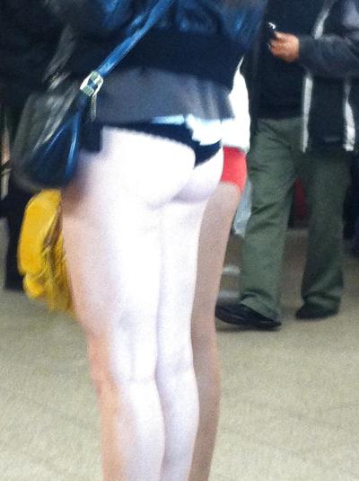 11P Pas de pantalon en métro