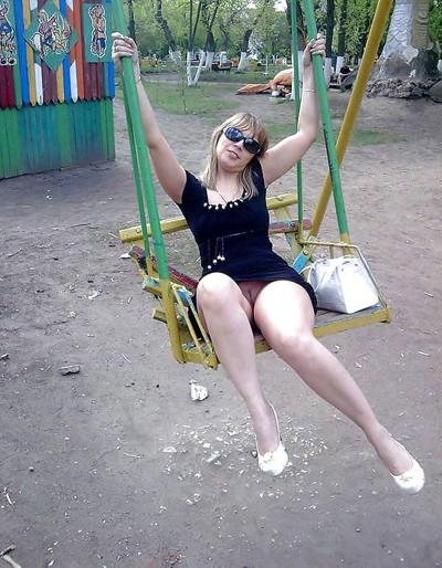 5P Sitting upskirt no panties