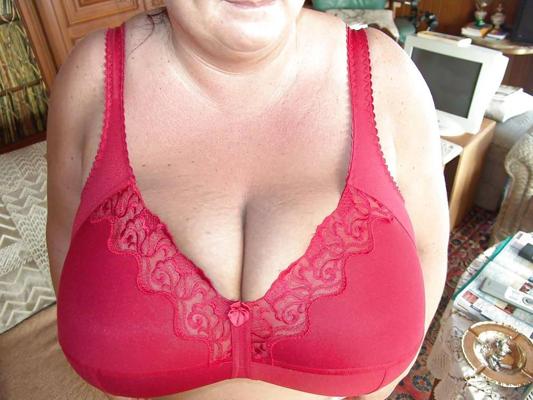 25P Mulheres maduras em sutiãs!