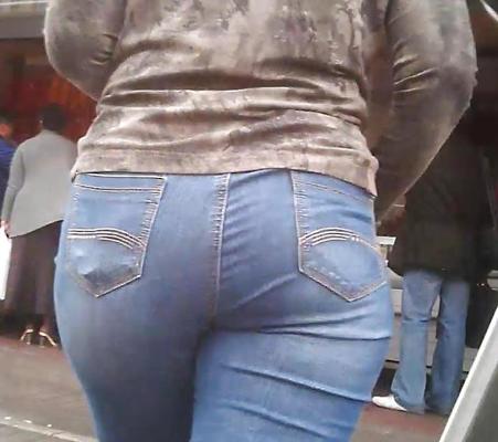 8P Cul de MILF sexy en jeans