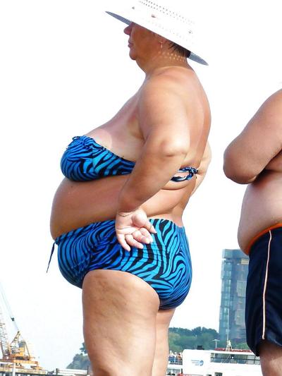 25P Russian women on the beach!