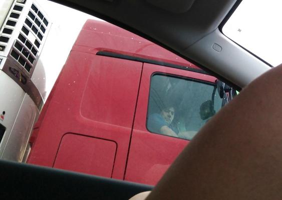 23P Flashing the Truckers