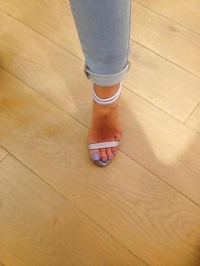 10P Feet & heels - blue toes 