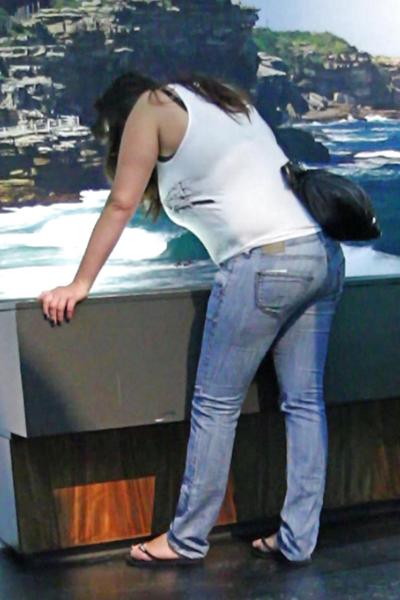 6P Candid Thick Busty Tanktop at Museum