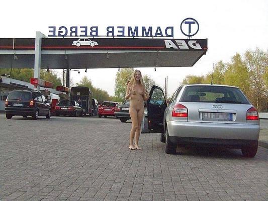 23P More upskirts in public - N. C. 