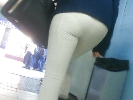 25P Espião sexy adolescentes bunda na loja romena