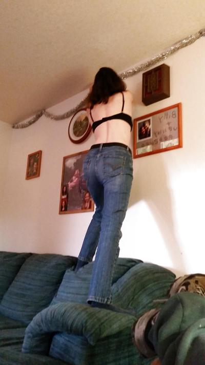 18P Now that's an awesome way for a wife to put up decor.