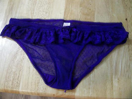 8P A new pair off Moistlilmoi, still smells as good as ever