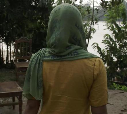 11P Une salope américaine bangladaise a besoin de sperme d'hommes blancs !!