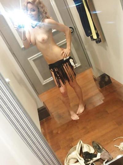 9P Selfie in changing room..3