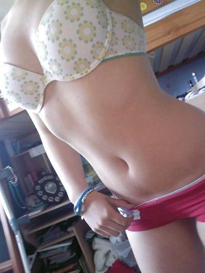 7P Hot blond girl self pictures