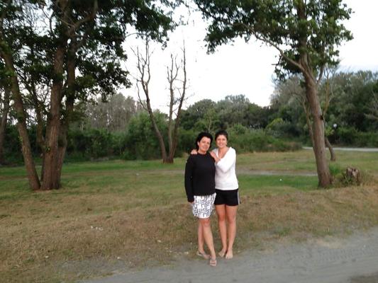 15P Mother and daughter vacation