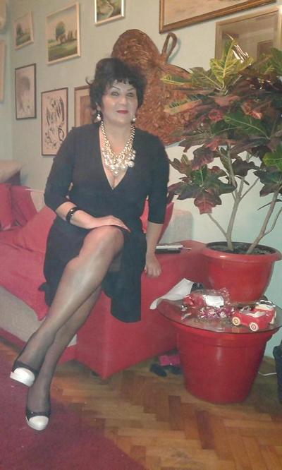 25P Awesome Mature in Pantyhose