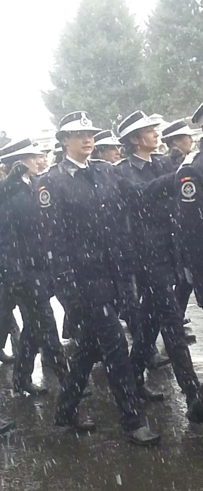 25P Spy old + young women uniform romanian-ca de 1decembrie :))