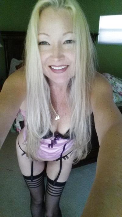 16P Wife Tease Posing
