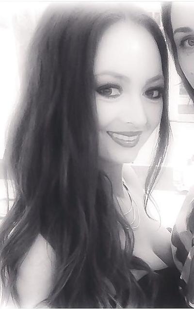 25P Bimbo show off laura loves flashing her thongs and tits