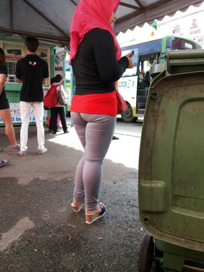 5P Malaiisch – offener Tudung-Hijab-Knackarsch