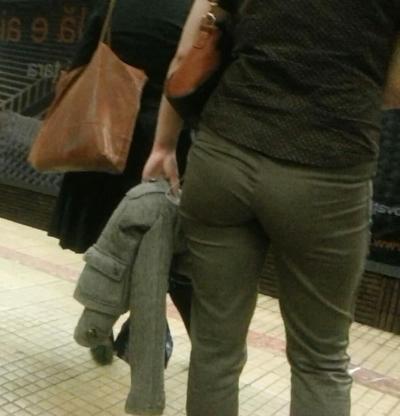 25P Spy ass, boobs and face in subway romanian