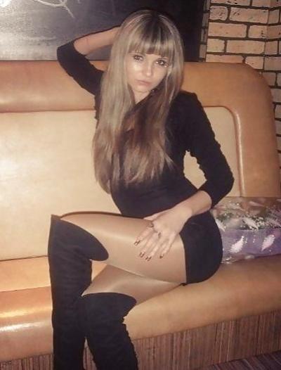25P Девушки в мини-юбке в колготках 23