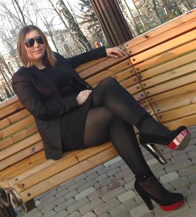7P Curvy babe Anna