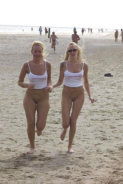 20P Naked on the beach 28