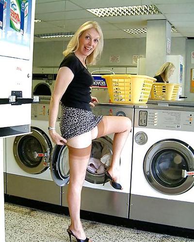 17P Senhora leggy madura lava roupa