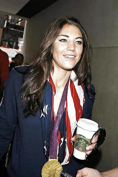 17P SDRUWS2 – HOPE SOLO-BILDER, NACKT UND FINGER