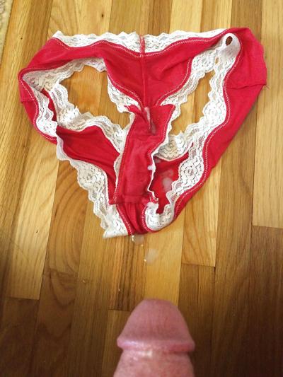 5P Femme inconsciente en culotte de satin rouge VS