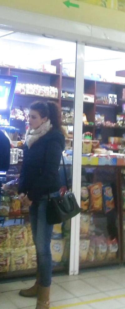 25P Spy old + young in shooping romanian