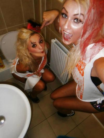 8P UK Girls on the Toilet - vol 1