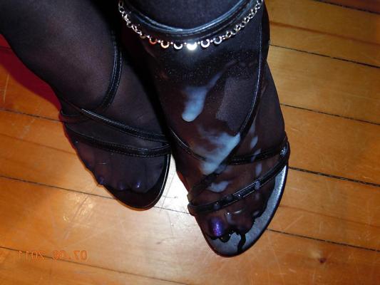 25P Footjob and huge cumshot on nylon feet and heels
