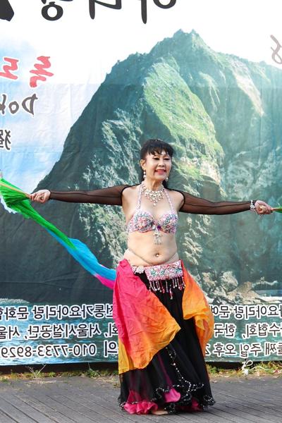 9P Korean mature. non nude.