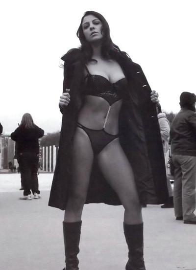 21P Daniella Cavalieri - exhibitionniste