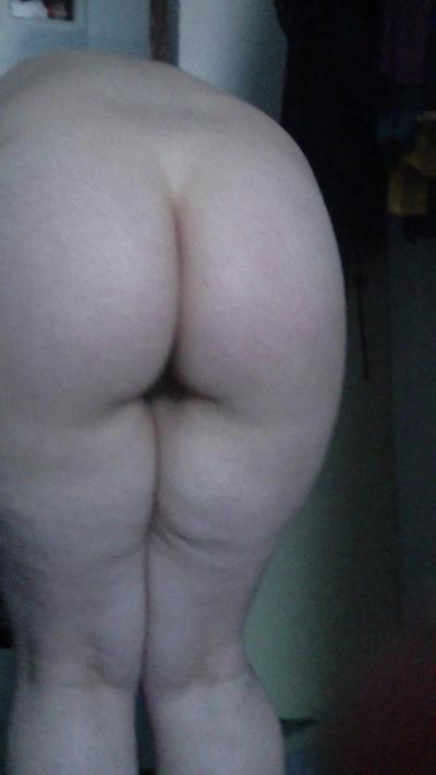 10P Sexy milf shows ass and hairy pussy