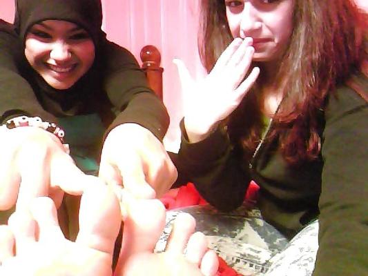 11P Turban Hijab Feet