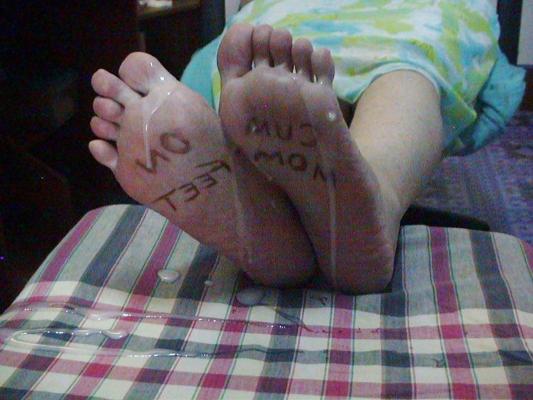 5P Cum on moms feet