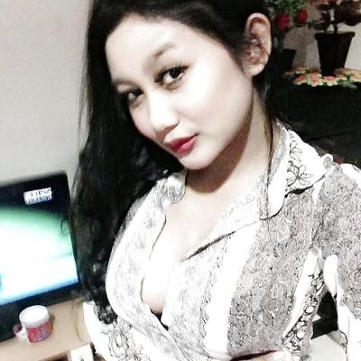 18P Adolescente malaya con tetas enormes