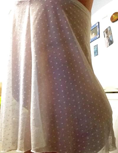 25P Salope adolescente enceinte et bien roulée en robe transparente