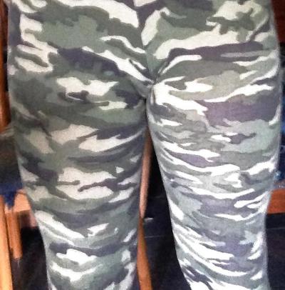 25P Le cul le plus chaud d'une ado camo de l'armée en collants courbés