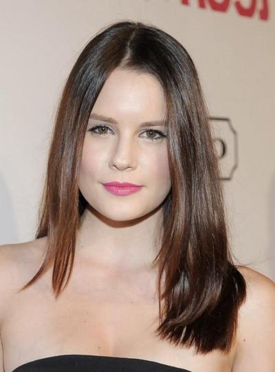 21P She's Pretty Chelsea Hobbs