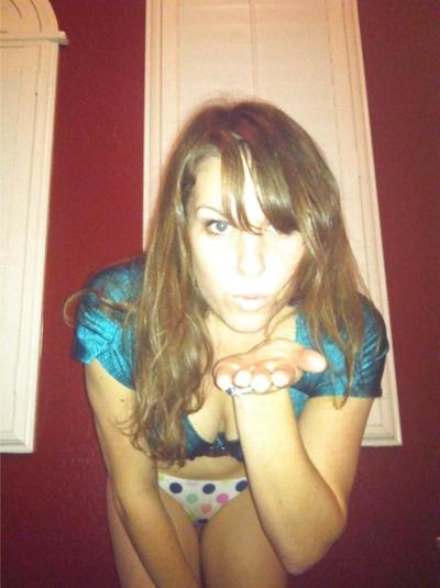 25P Cute busty milf
