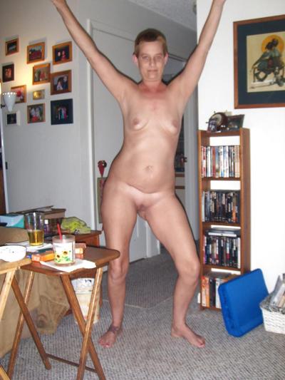 25P Naked mature ass pussy and feet