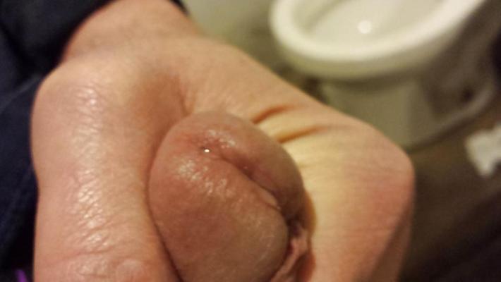 5P Hoping to have glory hole fun 