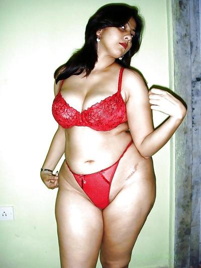 18P Sexy indian AUNTY (naked curves)