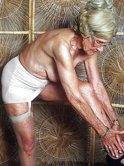 25P In der Granny Show kann man alt sein und trotzdem sexy aussehen