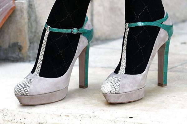 23P Wonderful Legs wrapped  in Nylon and High Heels on Feet