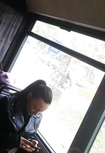 25P Spionieren Sie alte und junge sexy Frauen im rumänischen Bus aus